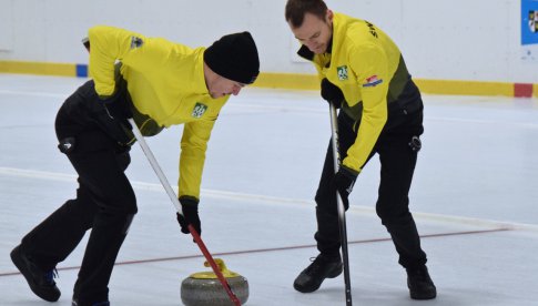 Drugi dzień zmagań w curlingu