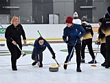 Drugi dzień zmagań w curlingu