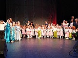 [FOTO] Premierowy występ przedszkolaków na deskach świdnickiego teatru 