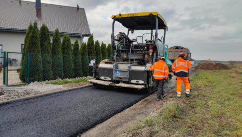 Pierwsza warstwa nawierzchni na ulicy Mickiewicza – utrudnienia w ruchu