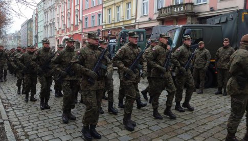 „Terytorialsi” złożyli uroczystą przysięgę na świdnickim Rynku