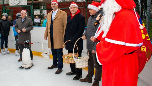 Sezon łyżwiarski na strzegomskim „Białym Orliku” ponownie zainaugurowany. 