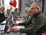 Seniorzy z gminy Strzegom otrzymali 12 nowych laptopów [Foto, Wideo]