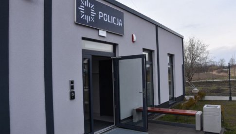 Miał sądowy zakaz prowadzenia pojazdów. Pijany przyjechał na posterunek