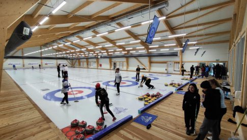 Młodzież z Dolnośląskiego Klubu Curlingowego „Dzik” Świdnica rywalizowała w Grand Prix Polski Juniorów w Curlingu 
