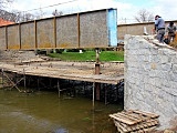 Zobacz, jak postępuje remont mostu i drogi w Gniewkowie. Prace są już na półmetku [Foto]