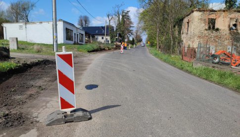 Wkrótce nowa nawierzchnia i chodnik w Wirach. Ruszyła budowa [Foto]