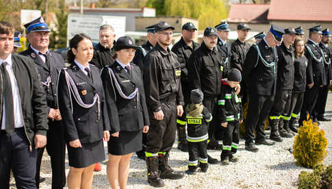 [FOTO] Dzień Flagi, Święto Konstytucji i Dzień Strażaka w Marcinowicach