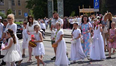 [FOTO] Boże Ciało. Wierni przeszli w procesjach 