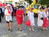 [FOTO] Seniorzy opanowali centrum miasta! Defilada Uśmiechu okrążyła świdnicki rynek