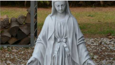 Skradziono figurę Matki Bożej i powieszono na rusztowaniu. Sprawę bada policja