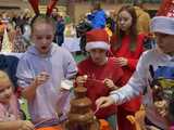 [FOTO] Ale tłumy! Magia świąt podczas Miasteczka św. Mikołaja w Żarowie
