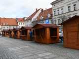 [FOTO] Już w najbliższy weekend w Świebodzicach wystartuje Jarmark Bożonarodzeniowy. Trwają przygotowania