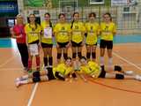 [FOTO] Dziewczyny z klas 7-8 rywalizowały w turnieju siatkówki