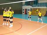 [FOTO] Dziewczyny z klas 7-8 rywalizowały w turnieju siatkówki