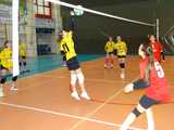 [FOTO] Dziewczyny z klas 7-8 rywalizowały w turnieju siatkówki