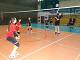 [FOTO] Dziewczyny z klas 7-8 rywalizowały w turnieju siatkówki