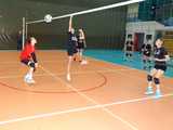 [FOTO] Dziewczyny z klas 7-8 rywalizowały w turnieju siatkówki