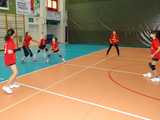 [FOTO] Dziewczyny z klas 7-8 rywalizowały w turnieju siatkówki