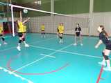 [FOTO] Dziewczyny z klas 7-8 rywalizowały w turnieju siatkówki