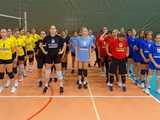 [FOTO] Dziewczyny z klas 7-8 rywalizowały w turnieju siatkówki
