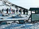 [FOTO] Weszli na najwyższy szczyt Sudetów, aby pomóc Marcelince. Zumba na śniegu, oryginalne stroje i rodzinna atmosfera podczas charytatywnego wejścia na Śnieżkę