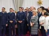 [FOTO] Jasełka, pożegnalne podziękowania wójt Mazurek i przyśpiewka bp Deca. Świąteczna atmosfera na wigilijnym spotkaniu gminy Świdnica