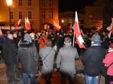 [WIDEO, FOTO] Jest w nas gniew, Koalicja oszustów. Działacze PiS nie kryli oburzenia zmianami w mediach publicznych podczas manifestacji w Świdnicy