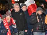 [WIDEO, FOTO] Jest w nas gniew, Koalicja oszustów. Działacze PiS nie kryli oburzenia zmianami w mediach publicznych podczas manifestacji w Świdnicy