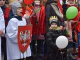 [WIDEO, FOTO] Trzej Królowie zawitali do Mokrzeszowa. Mieszkańcy przeszli w uroczystym orszaku