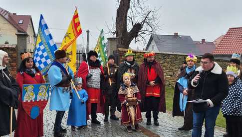 [FOTO] Orszak Trzech Króli przeszedł przez Jaroszów