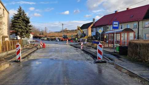 Chwałków. Wznowiono przebudowę drogi [FOTO]