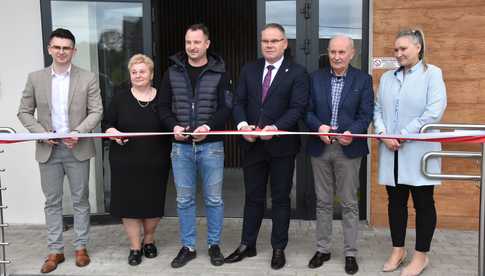 [FOTO] Uroczyste otwarcie Centrum Sportu i Rekreacji ze świetlicą wiejską w Szczepanowie. Zobaczcie, jak prezentuje się nowy obiekt