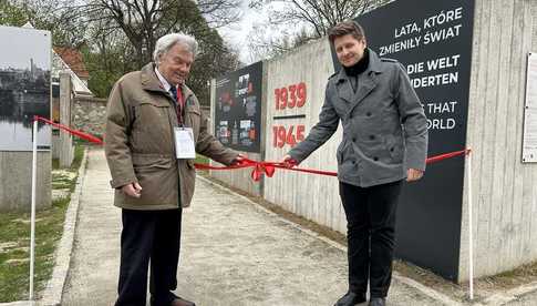 [FOTO] Wojny nie wybuchają same. Za nami otwarcie wystawy plenerowej „1939-1945. Lata, które zmieniły świat”