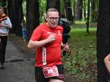 [WIDEO/FOTO] Pobiegli alejkami Parku Strzelnica w letniej odsłonie Świdnickich Biegów Parkowych