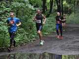 [WIDEO/FOTO] Pobiegli alejkami Parku Strzelnica w letniej odsłonie Świdnickich Biegów Parkowych