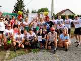 [FOTO] Biegają, aby przegonić raka. Wystartowali z Wierzbnej, skończą w Zduńskiej Woli 