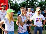 [FOTO] Biegają, aby przegonić raka. Wystartowali z Wierzbnej, skończą w Zduńskiej Woli 