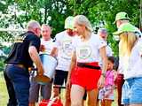 [FOTO] Biegają, aby przegonić raka. Wystartowali z Wierzbnej, skończą w Zduńskiej Woli 