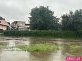 [FOTO, VIDEO] Pszenno walczy ze skutkami ulewy. Ochotnicy rozkładają worki z piaskiem