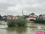 [FOTO, VIDEO] Pszenno walczy ze skutkami ulewy. Ochotnicy rozkładają worki z piaskiem