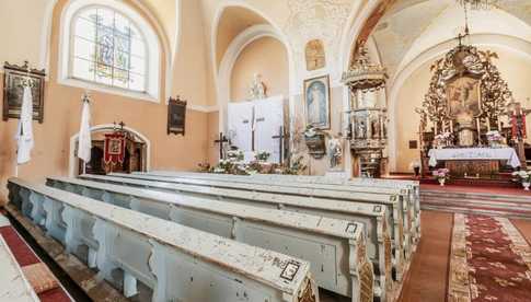 [FOTO] Podpisano umowy na remont wieży i renowację ławek w kościele w Wirach