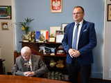 Setne urodziny pana Władysława. Jubilat świętował w gabinecie burmistrza [ZDJĘCIA]