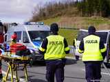 [WIDEO/FOTO] Zdarzenie terrorystyczne, policyjny pościg, wypadek z pożarem. Służby mundurowe ćwiczyły na drodze S3