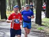 [WIDEO/DUŻO ZDJĘĆ] Pobiegli alejkami Parku Strzelnica na rozpoczęcie Biegowego Grand Prix