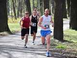 [WIDEO/DUŻO ZDJĘĆ] Pobiegli alejkami Parku Strzelnica na rozpoczęcie Biegowego Grand Prix