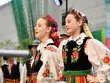 [WIDEO/FOTO] Magia świąt, bogato zastawione stoły oraz występy artystyczne na Jarmarku Wielkanocnym w Strzegomiu