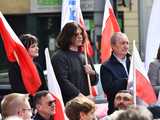 [WIDEO/FOTO] Rafał Trzaskowski z wizytą na świdnickim rynku. Kaczyński boi się wszystkiego, a aspiruje do rządzenia krajem