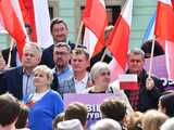[WIDEO/FOTO] Rafał Trzaskowski z wizytą na świdnickim rynku. Kaczyński boi się wszystkiego, a aspiruje do rządzenia krajem