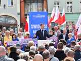 [WIDEO/FOTO] Rafał Trzaskowski z wizytą na świdnickim rynku. Kaczyński boi się wszystkiego, a aspiruje do rządzenia krajem